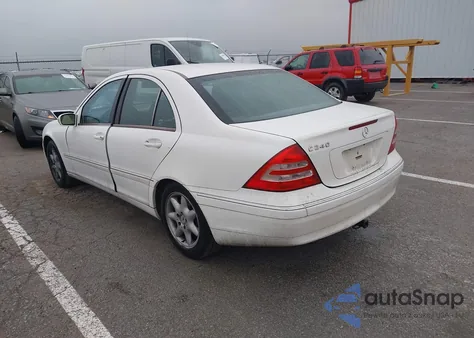 2004 Mercedes-Benz C 240 z USA, uszkodzony, nr VIN WDBRF61J84A639290